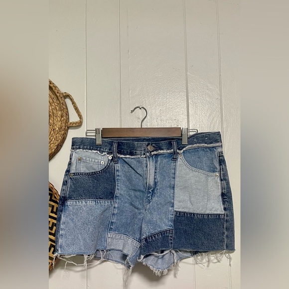 Gap Patchwork Denim Women's Shorts Size 30/10R 4" LOW RISE STRIDE SHORT - Picture 1 of 5